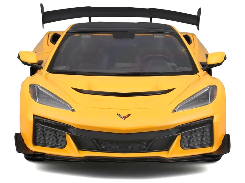 1/18 Maisto Chevrolet Corvette C8 ZR1 Coupe (Yellow) Diecast Car Model