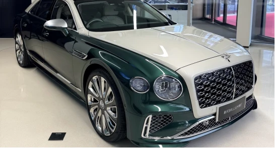 1/18 HH Model Bentley Flying Spur (British Green & White) Car Model Limited