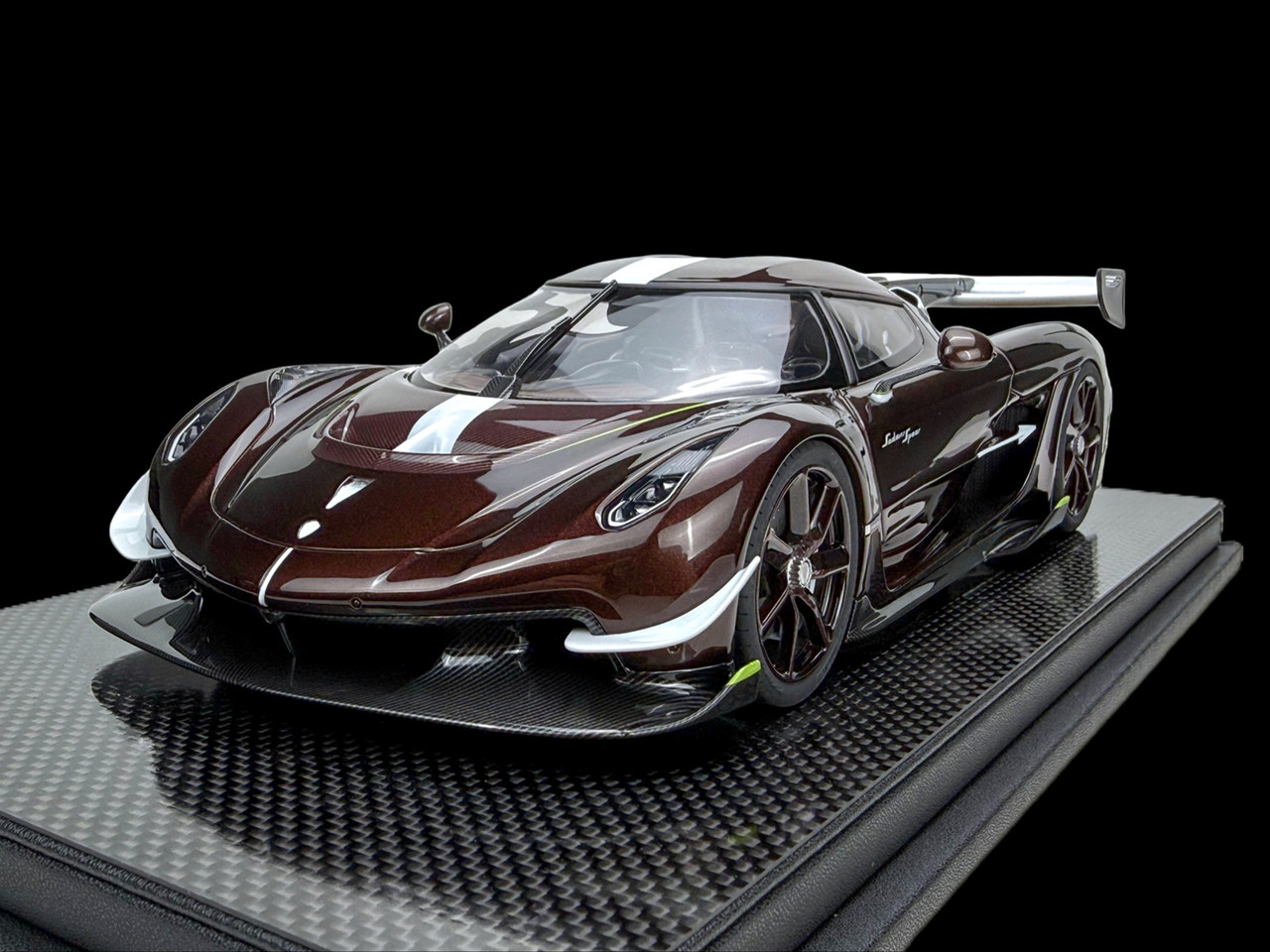 W　7 1/18 Frontiart Koenigsegg Jesko Sadair's Spear (76 Brown) Car