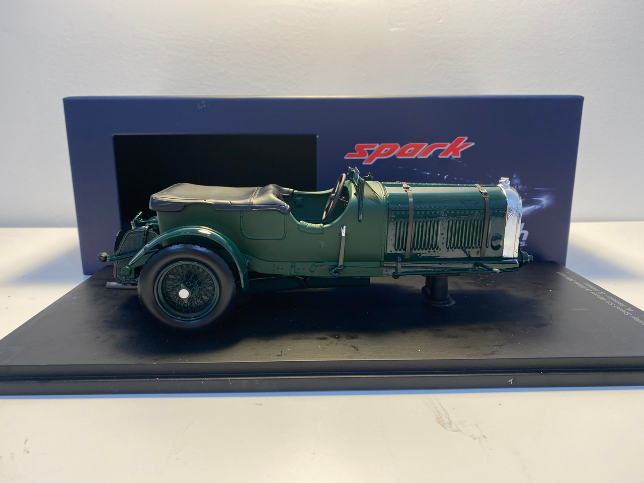 DAMAGED AS IS 1/18 Spark 1930 Bentley Speed Six #4 Winner 24h LeMans Team Bentley Woolf Barnato, Glen Kidston Car Model