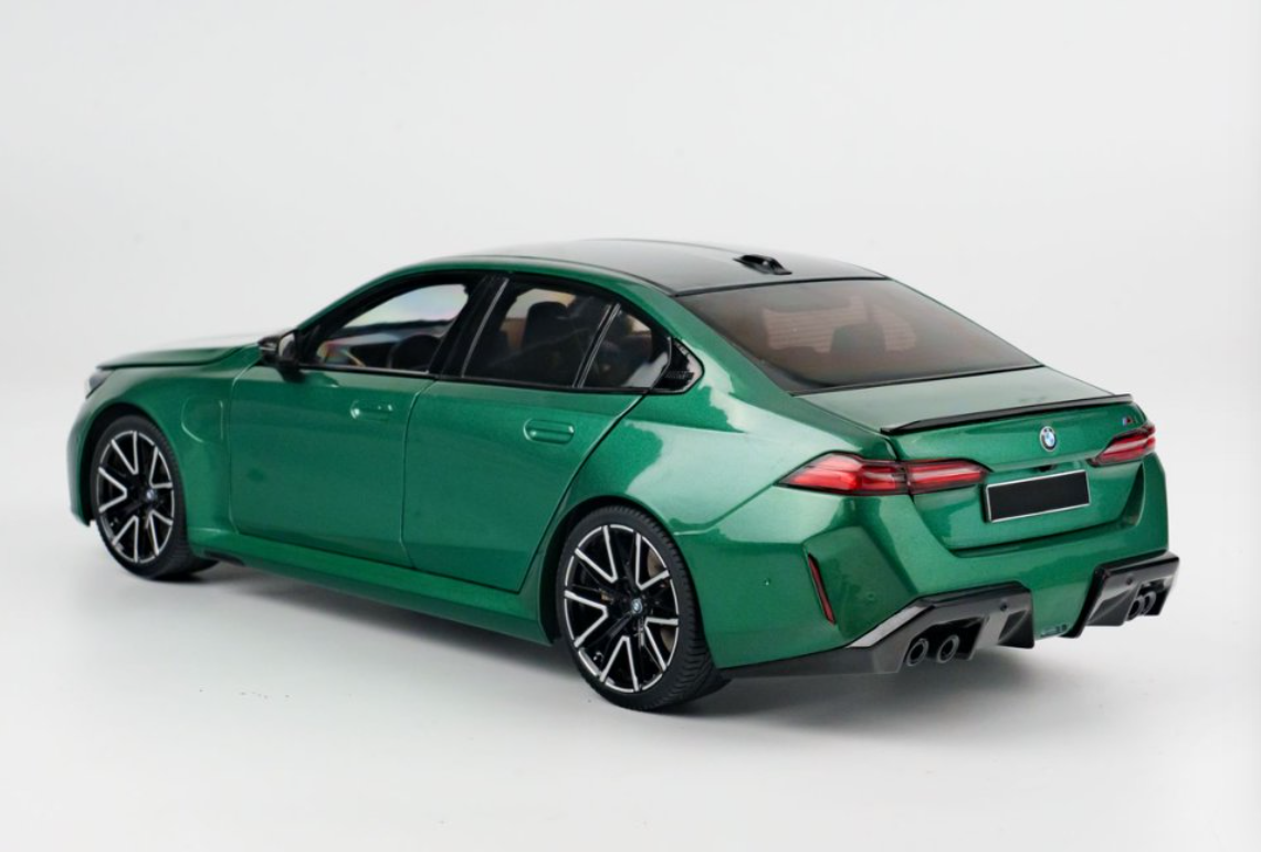 1/18 Minichamps 2024 BMW M5 G90 (Green) Diecast Car Model