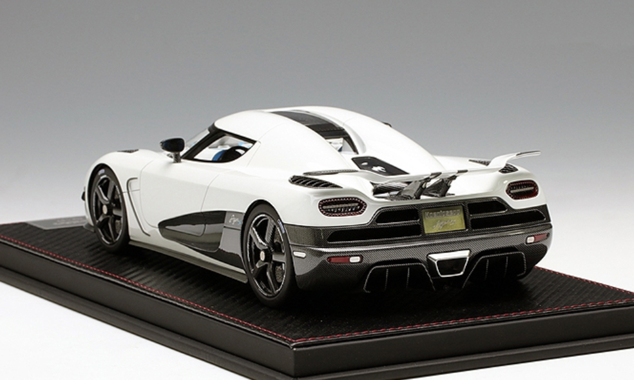 koenigsegg agera r white and red