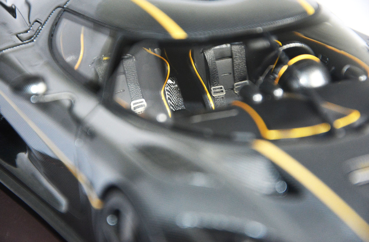 1/18 FA Frontiart Koenigsegg ONE:1 (Carbon Fiber w/ Gold Line