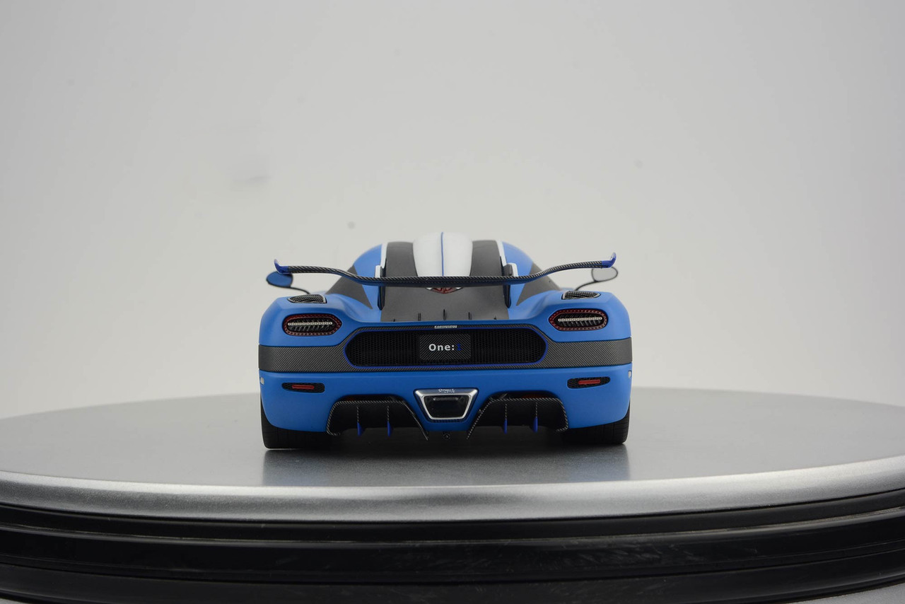 オートアート アゲーラOne:1 ブルー Fronti-Art Koenigsegg One:1 - Carbon Blue • DiecastSociety.com