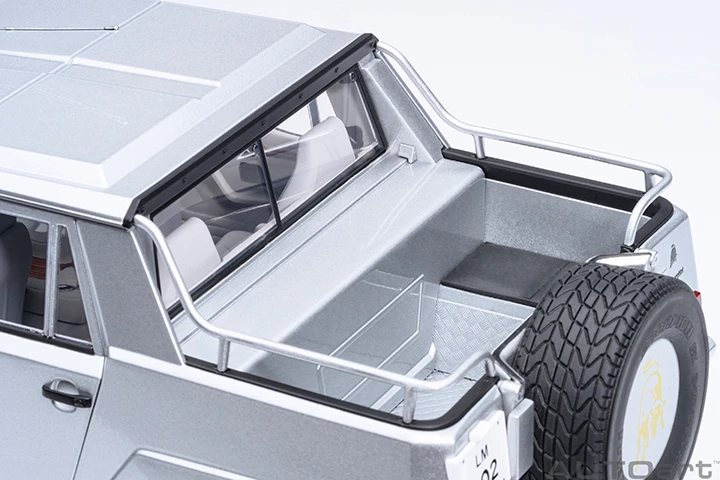 1/18 AUTOart Lamborghini LM002 (Argento Metallic Silver) Car Model