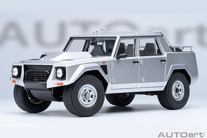 1/18 AUTOart Lamborghini LM002 (Argento Metallic Silver) Car Model