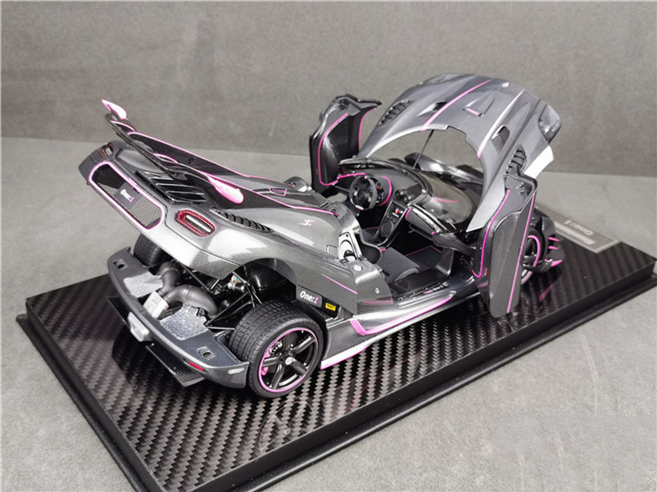 1/18 Frontiart Koenigsegg One:1 (Carbon Fiber Pink) Fully Open Diecast Car Model Limited