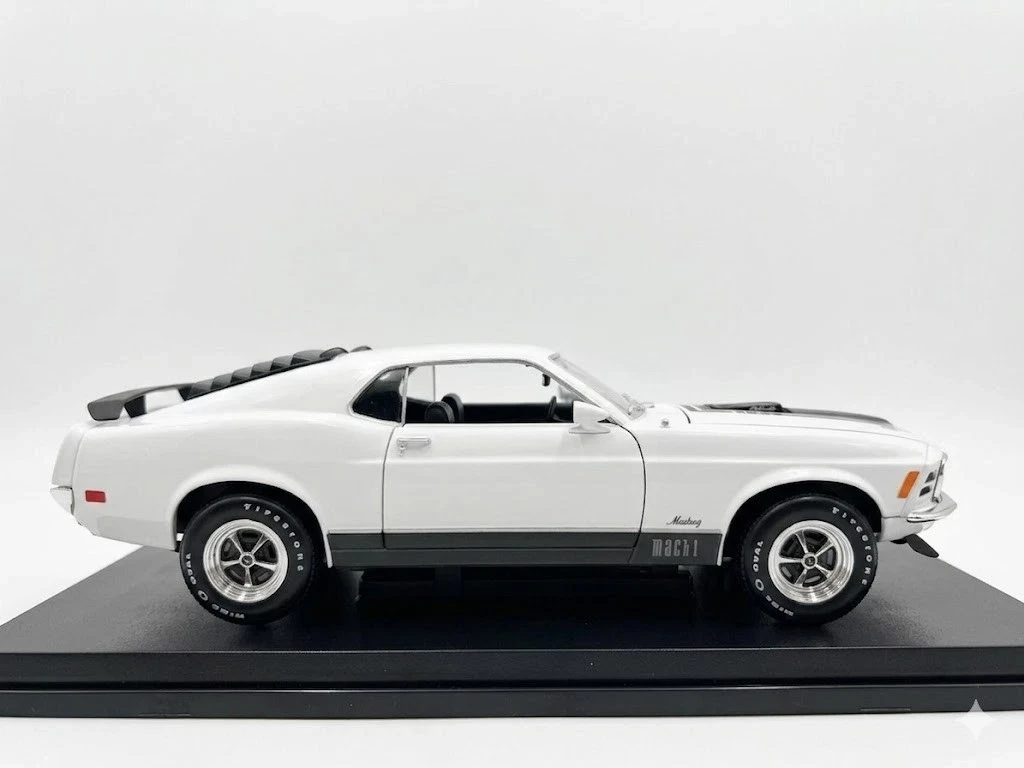 1/18 Maisto 1970 Ford Mustang Mach 1 Mach I (White) Diecast Car Model