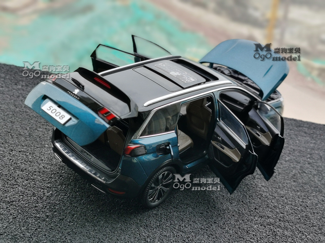 1/18 Dealer Edition Peugeot 5008 Second Generation (2017-Present) (Blue) Diecast Car Model