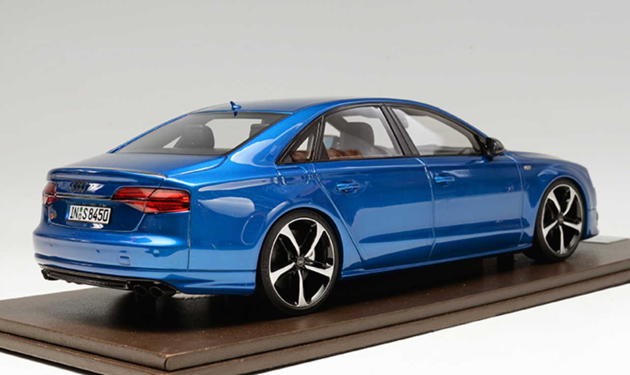 1/18 MOTORHELIX 2017 Audi S8 Plus (Dark Blue) Enclosed Resin Model Limited