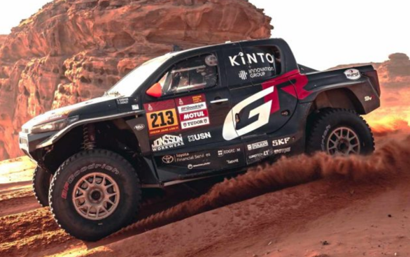 1/43 Spark Toyota Hilux SVR No. 213 10th Dakar Rally 2026  S. Variawa - F. Cazalet Car Model