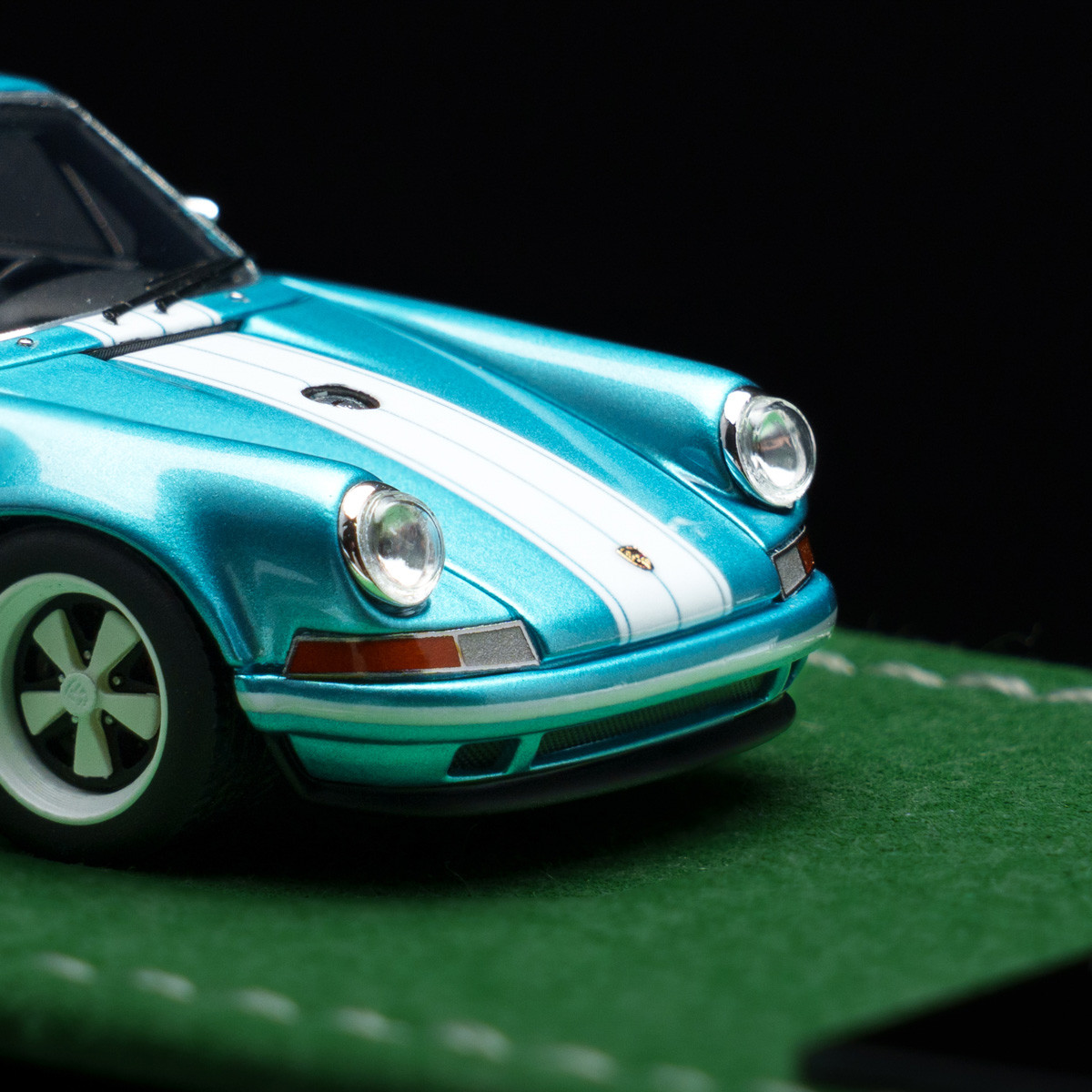 1/64 Locarno Model Porsche 911 Singer PTS Racing Green Metallic Car Model Limited 80 Pieces