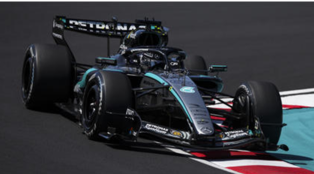 1/64 Spark 2026 Formula 1 Japanese GP Mercedes-Petronas F1 Team W17 4th Place #63 George Russell Car Model