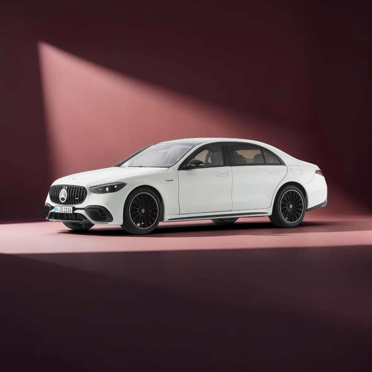 1/18 NZG 2026 Mercedes-AMG S 63 E Performance (Opalith White) Diecast Car Model