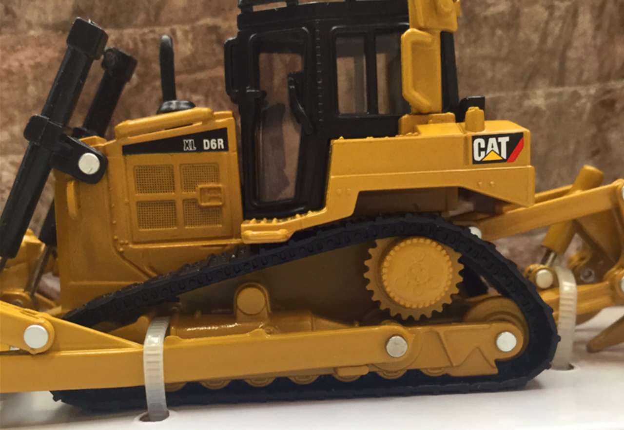 1/64 Diecastmaster CAT D6R XL Track-Type Tractor Diecast Car Model