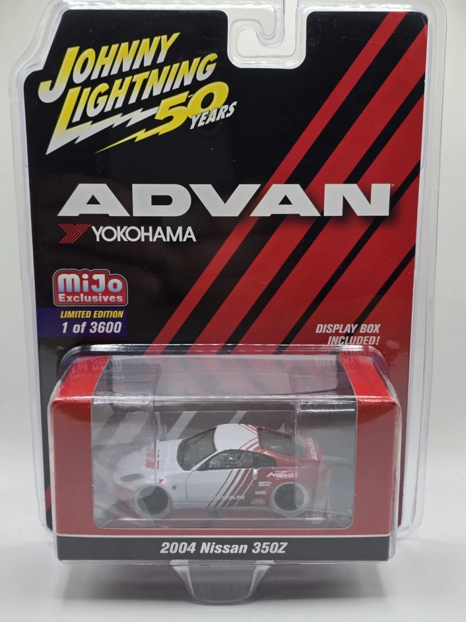 CHASE CAR 1/64 Johnny Lightning 2004 Nissan 350Z ADVAN Yokohama "Diecast Car Model