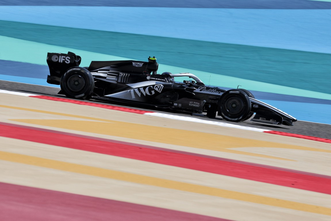 1/43 Minichamps 2026 F1 Pre-Season Test Bahrain Cadillac F1 Team MAC-26 #77 Valtteri Bottas Car Model