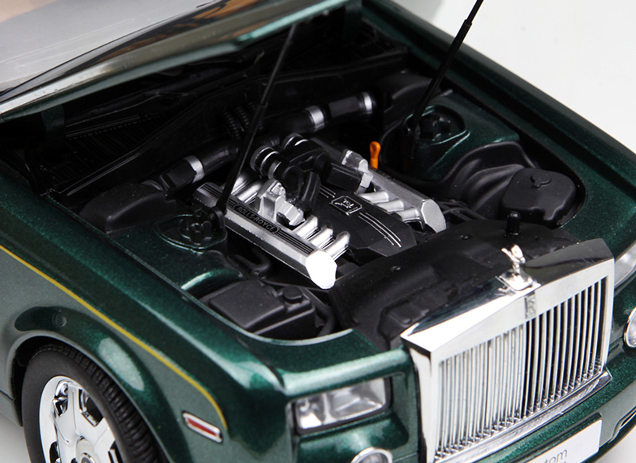 1/18 Kyosho Rolls-Royce Phantom EWB (Green w/ Golden Line