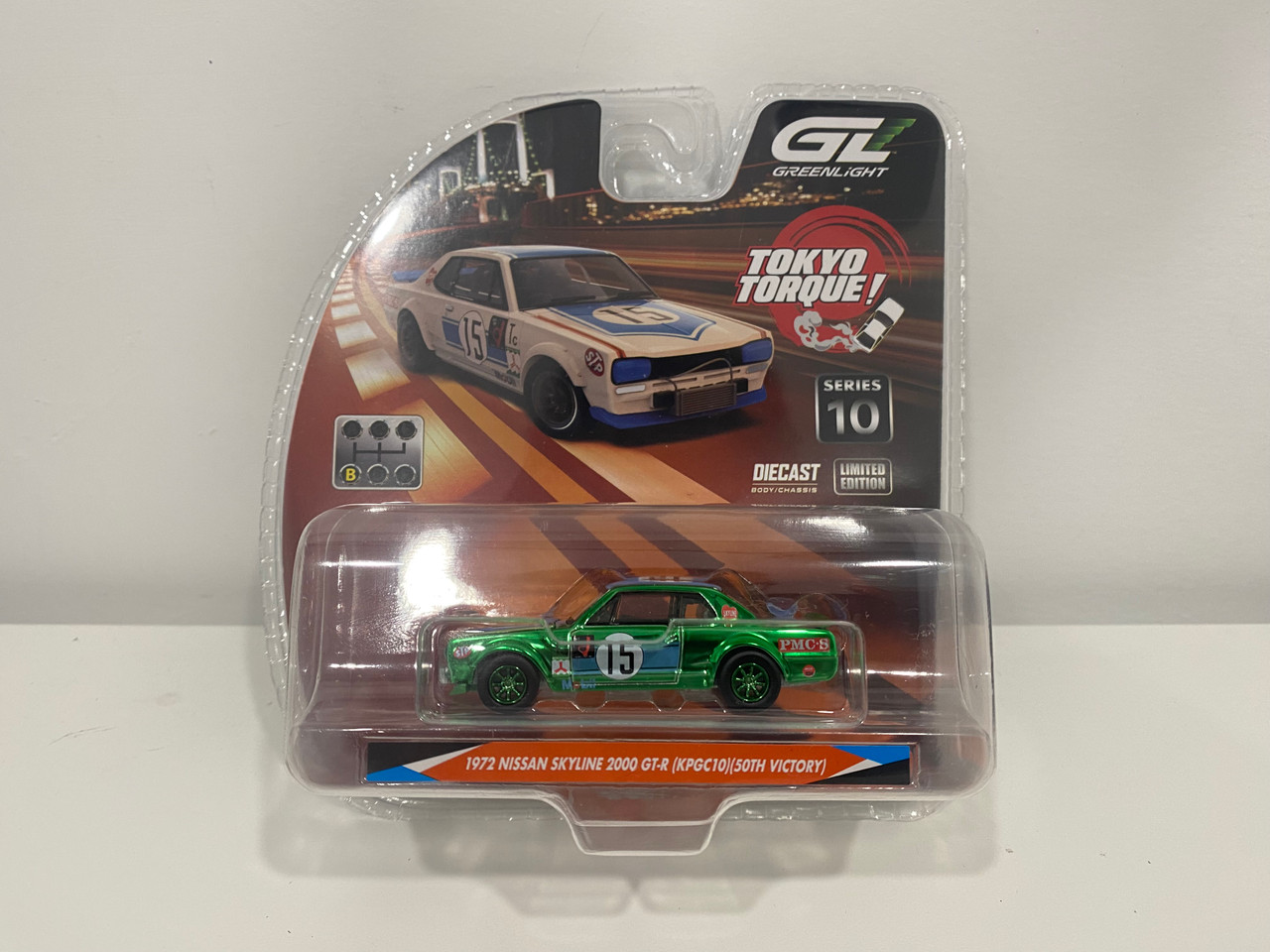 CHASE CAR 1/64 Greenlight 1972 Nissan Skyline with (50th Victory) Custom Wheels & Black Roll Cage (Chrome Green) Diecast Car Model
