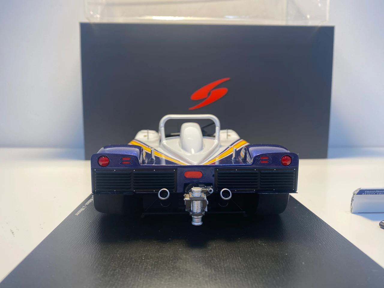 DAMAGED AS-IS 1/18 Spark Riley & Scott - Ford MK III No.20 Winner 24H Daytona 1997  E. Forbes-Robinson - J. Schneider - R. Dyson - J. Paul Jr. - B. Leitzinger - A. Wallace - J. Weaver Car Model