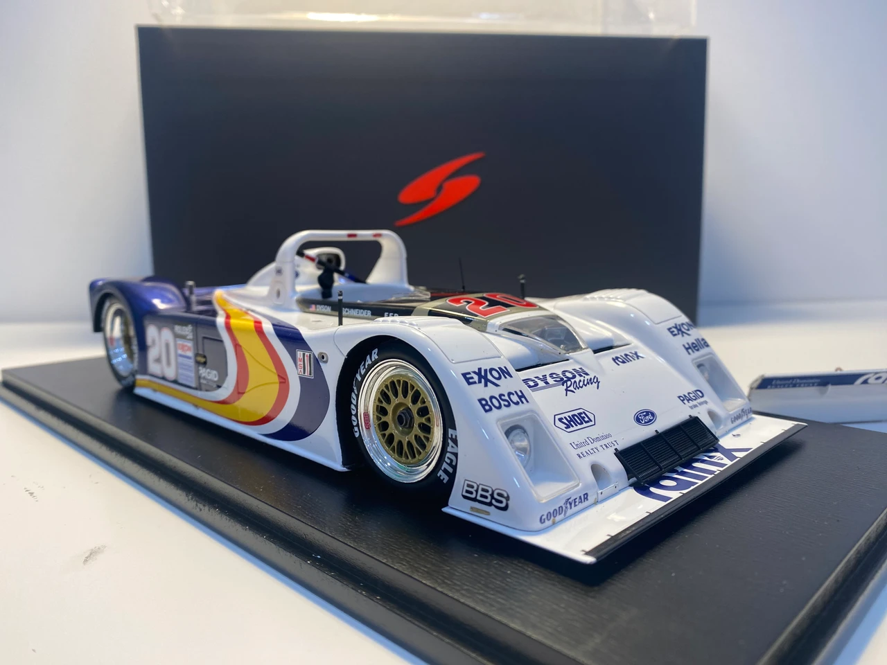 DAMAGED AS-IS 1/18 Spark Riley & Scott - Ford MK III No.20 Winner 24H Daytona 1997  E. Forbes-Robinson - J. Schneider - R. Dyson - J. Paul Jr. - B. Leitzinger - A. Wallace - J. Weaver Car Model