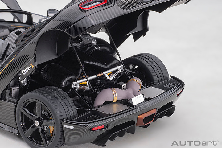 1/18 AUTOart Koenigsegg ONE:1 (Clear Carbon Fiber w/ Gold Stripes