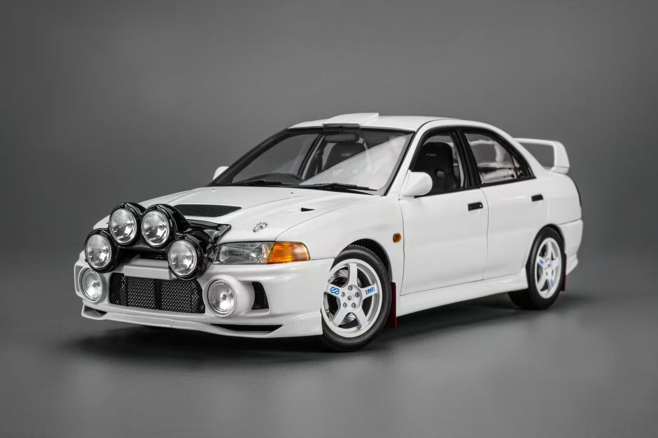 1/18 Motorhelix Mitsubishi Lancer Evolution Evo IV GSR (White) with Bonnet Rally Lamp Pod Diecast Car Model