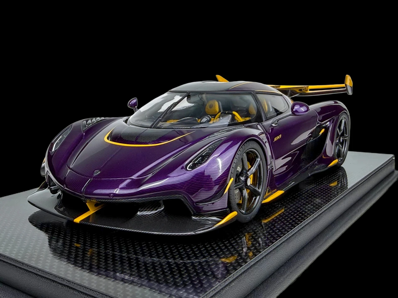 1/18 Frontiart Koenigsegg Jesko 7559 (Purple Tinted Carbon) Car Model