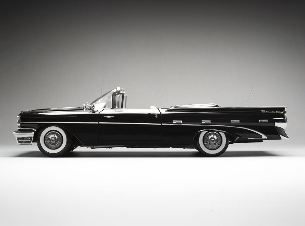 1/18 Sunstar 1959 Pontiac Bonneville Open Convertible (Regent Black Metallic) Diecast Car Model