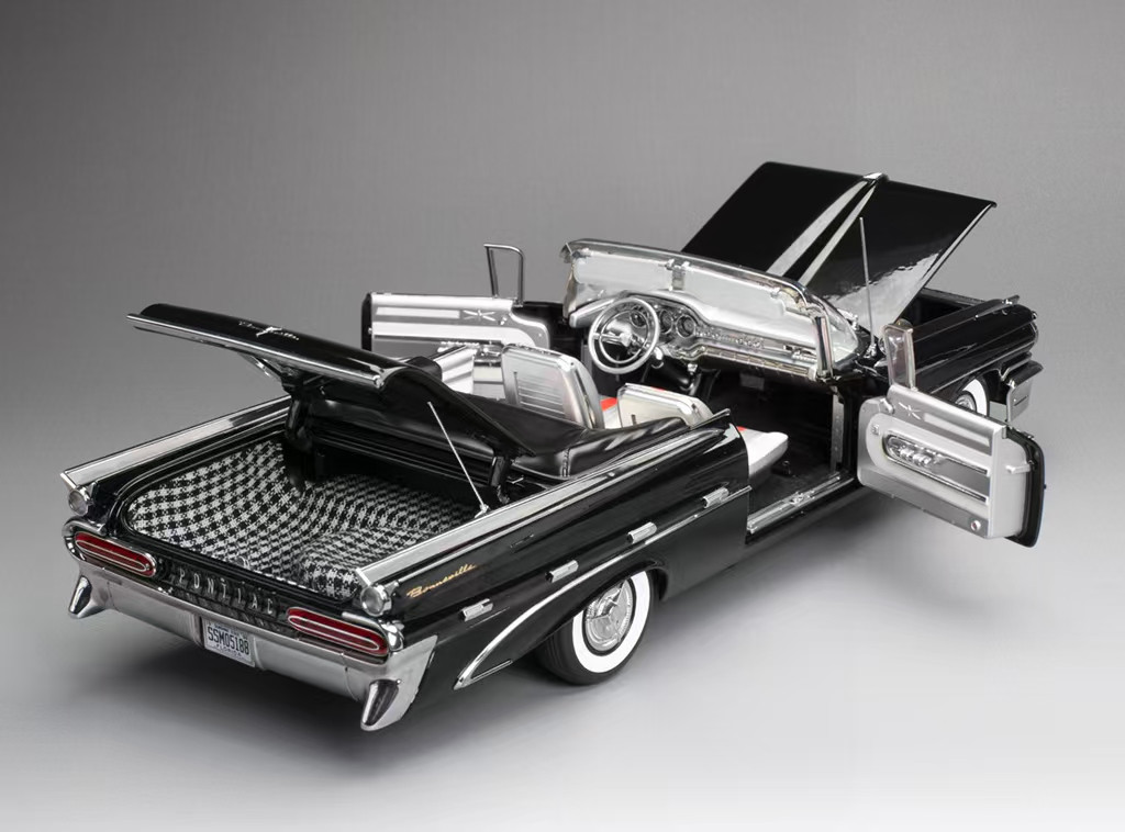1/18 Sunstar 1959 Pontiac Bonneville Open Convertible (Regent Black Metallic) Diecast Car Model