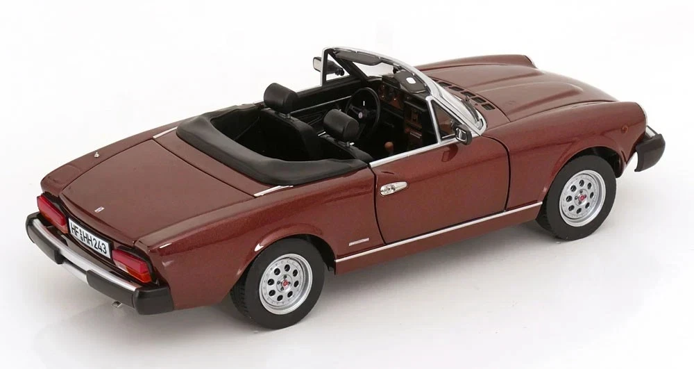 1/18 Touring 1982 Pininfarina Spidereuropa (Reddish Brown Metallic) Diecast Car Model