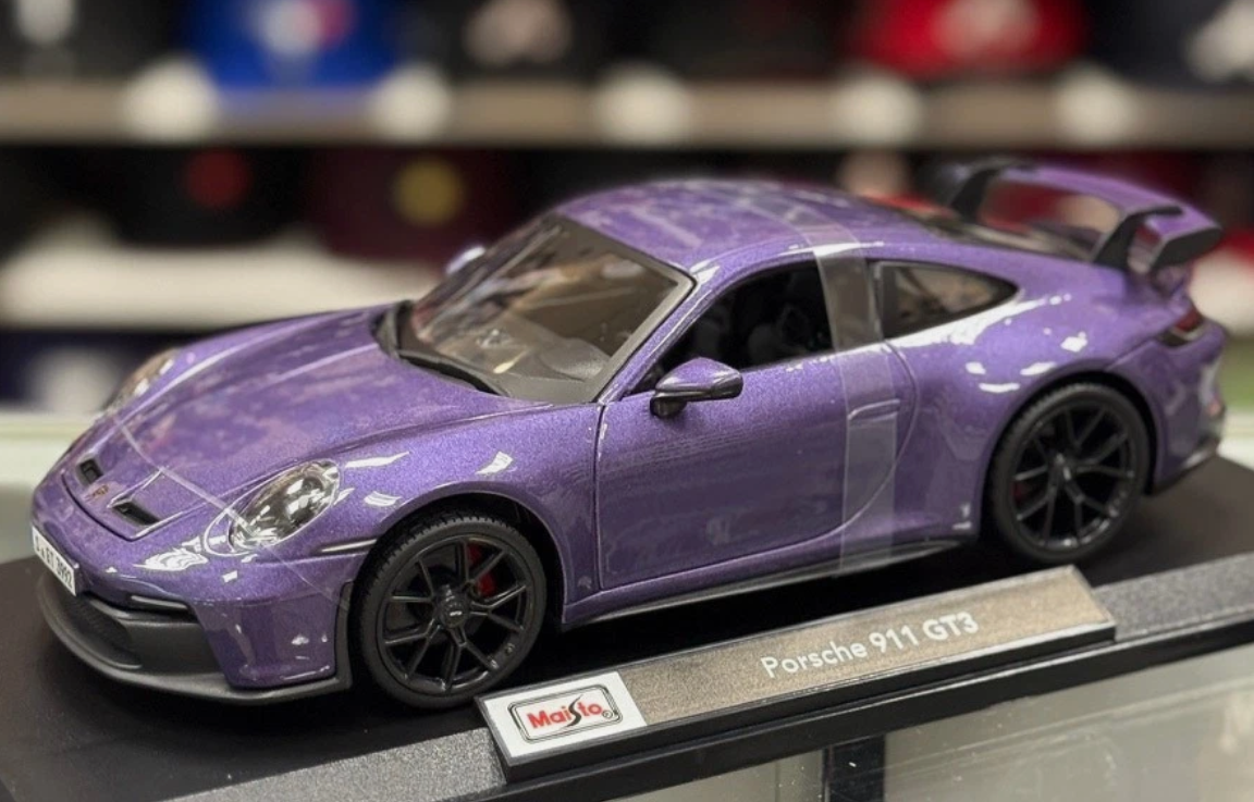 1/18 Maisto Porsche 911 GT3 992 Generation (Purple) Diecast Car Model
