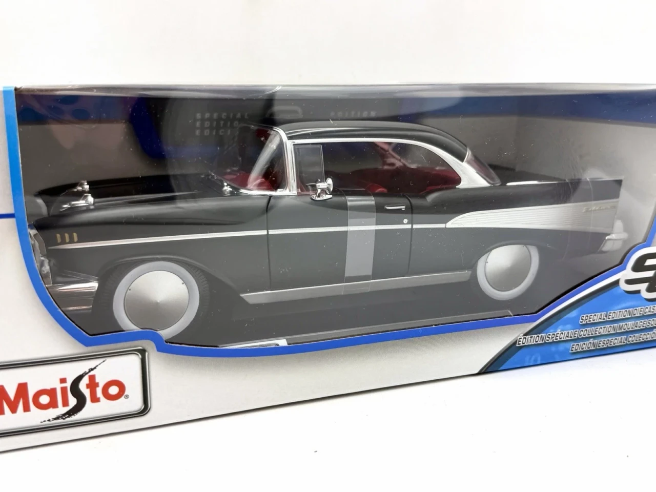 1/18 Maisto 1957 Chevrolet Bel Air Coupe (Black with Red Interior) Mooneyes Style Disc Tire Diecast Car Model