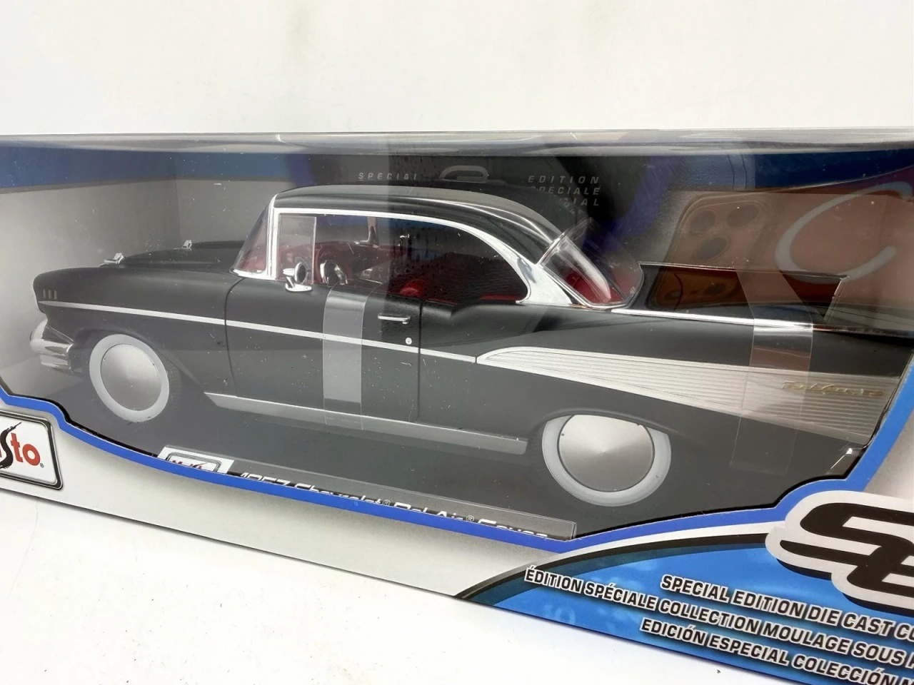 1/18 Maisto 1957 Chevrolet Bel Air Coupe (Black with Red Interior) Mooneyes Style Disc Tire Diecast Car Model