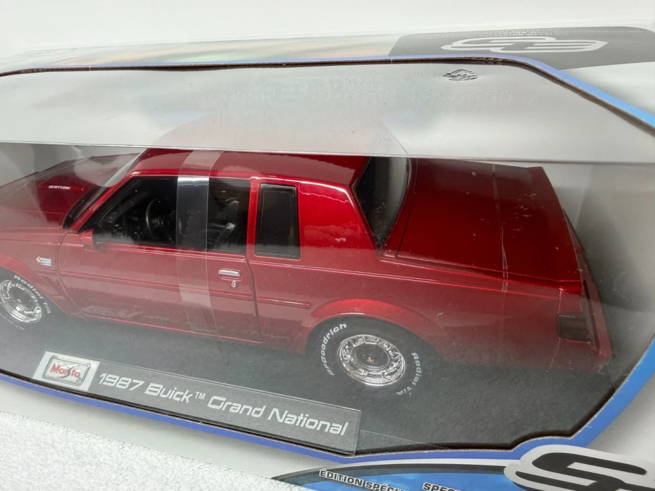 1/18 Maisto 1987 Buick Grand National (Dark Red Metallic) Diecast Car Model