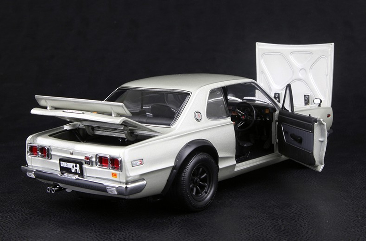 1/18 KYOSHO NISSAN SKYLINE 2000 GT-R GTR KPGC10 w/ F SPOILER RS 