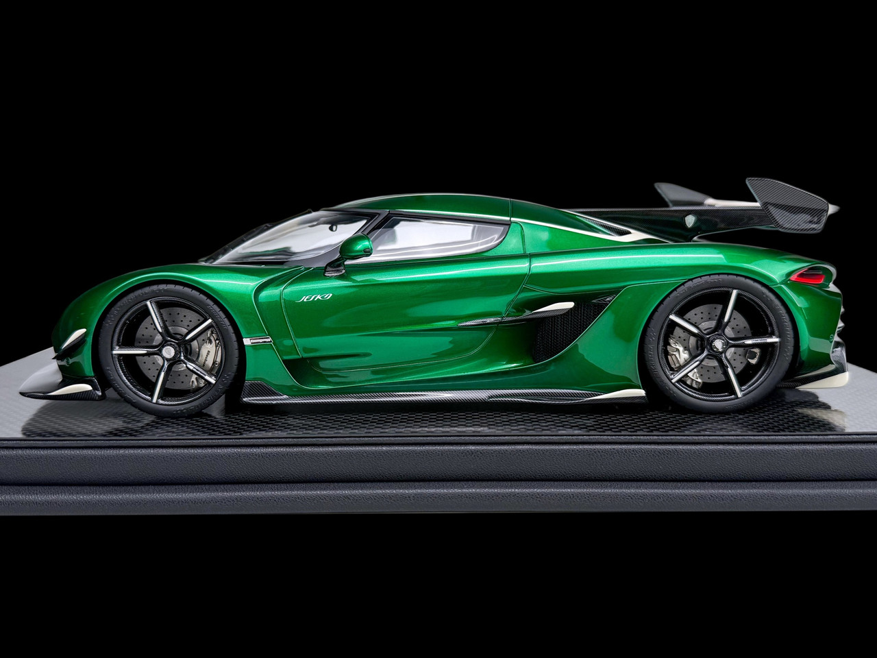 1/18 Frontiart Koenigsegg Jesko #7555 (Manz Green) Car Model Limited 100 Pieces
