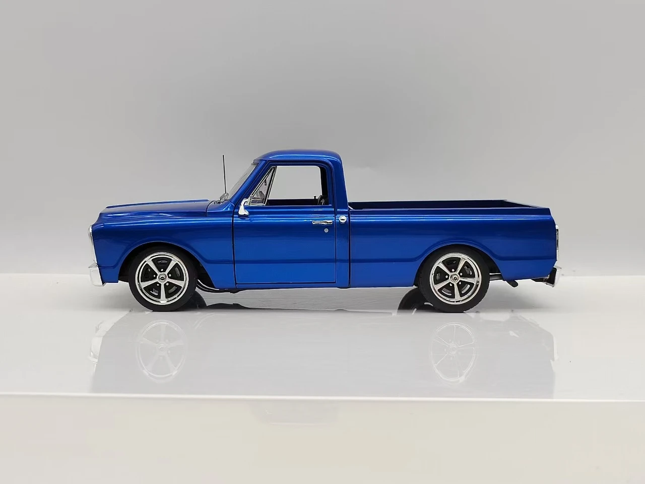 1/18 ACME 1972 Chevrolet C10 (Blue) Diecast Car Model