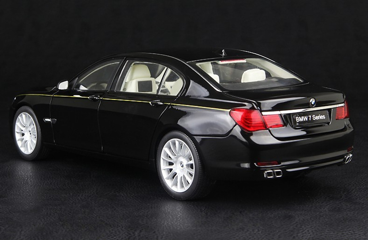 1/18 Kyosho BMW 7 Series 760Li (F02) (Black) Diecast Car Model 