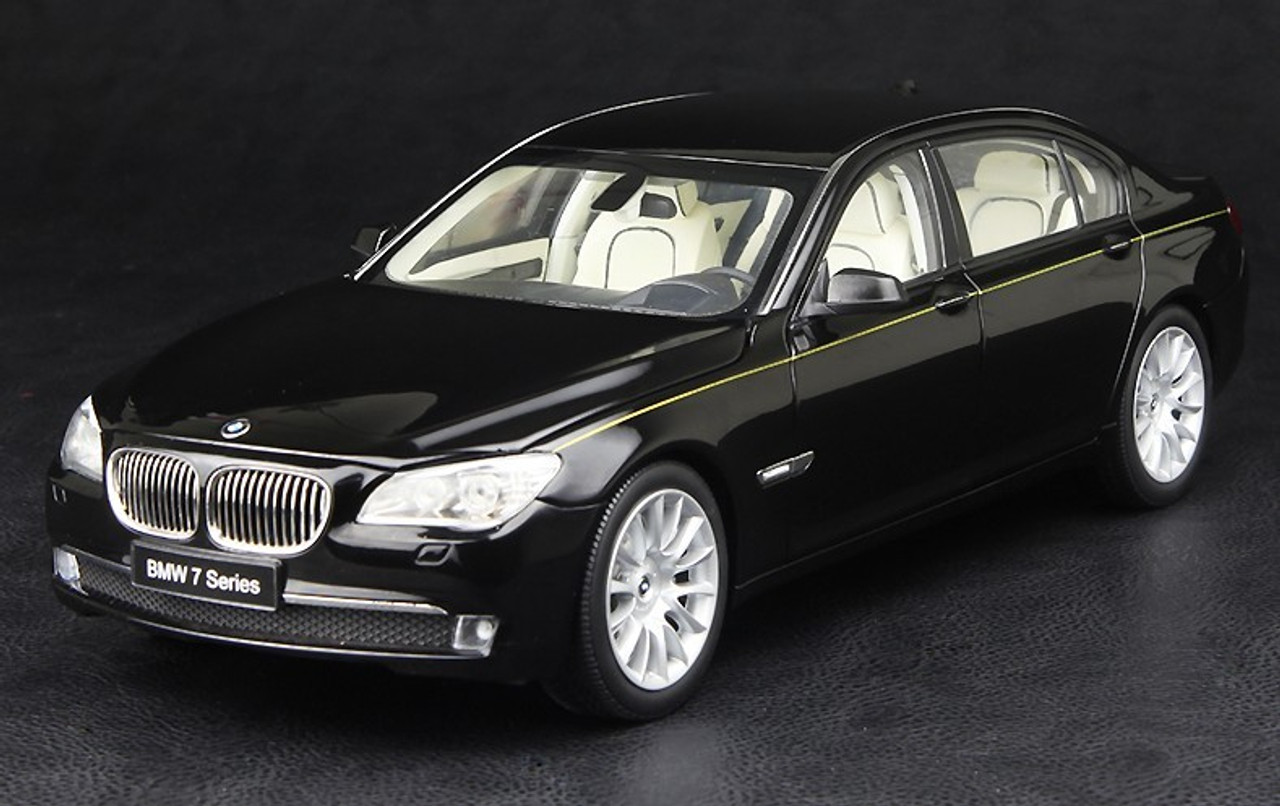 1/18 Kyosho BMW 7 Series 760Li (F02) (Black) Diecast Car Model