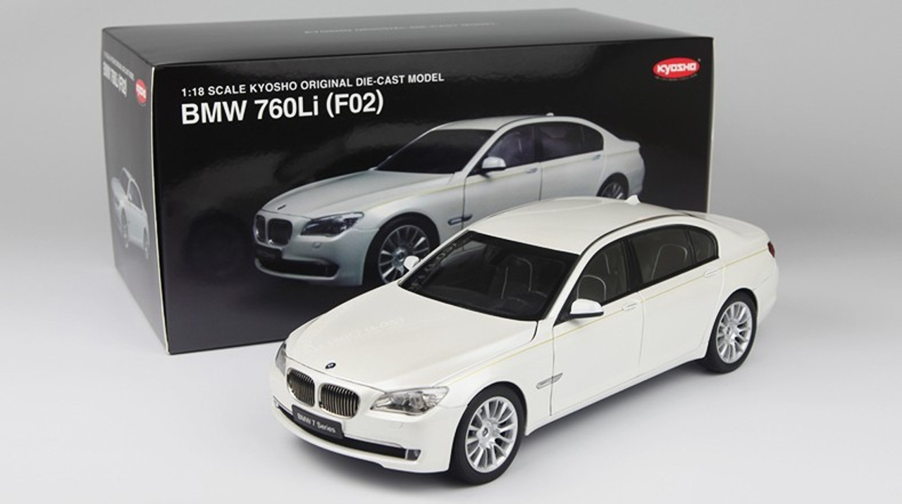 1/18 Kyosho BMW 7 Series 760Li (F02) (White) Diecast Car Model 