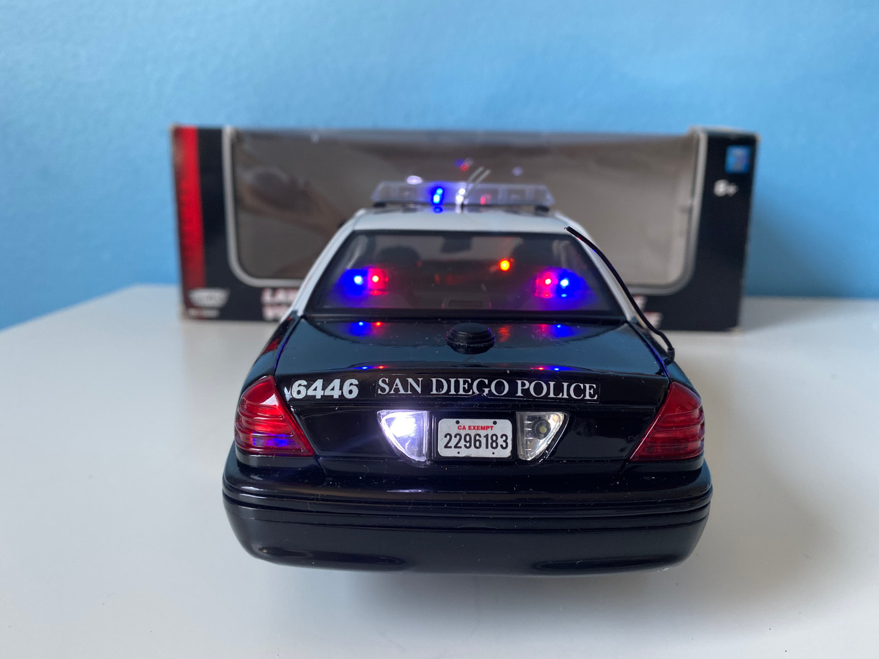 1/18 Ford Victoria Crown San Diego Law Enforcement and Public Service Police Car w/ Custom Lights and Siren