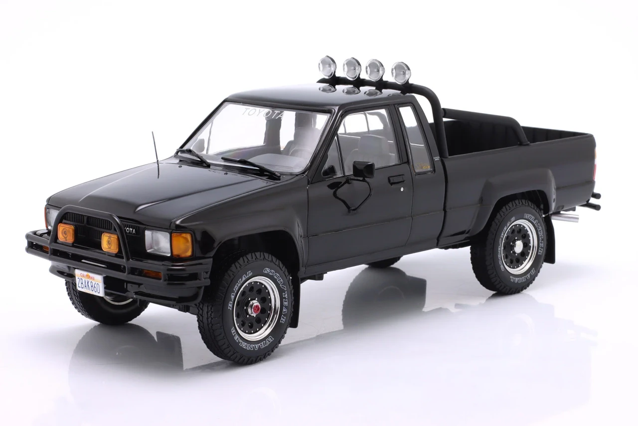 1/18 KK-Scale 1985 Toyota Hilux Truck Extra Cab 4x4 Back to the Future II Diecast Car Model