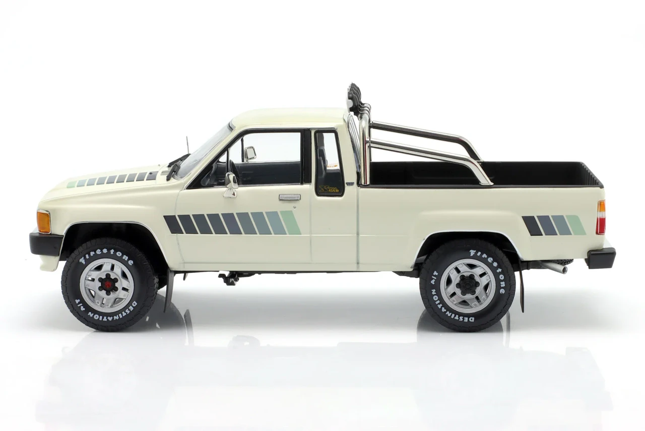 1/18 KK-Scale 1985 Toyota SR5 Truck Xtra Cab 4x4 (White) Diecast Car Model