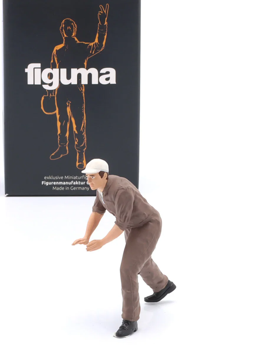 1/18 Figurenmanufaktur Mechanic with Cap & Brown Overall Pushes Figure