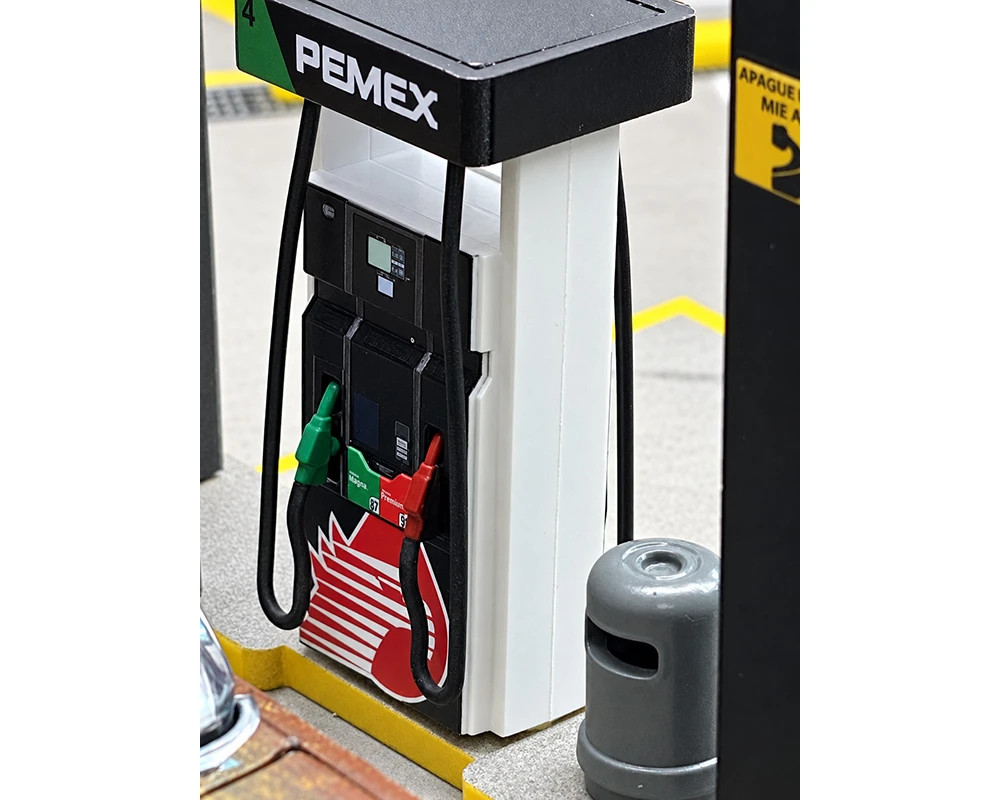 1/64 American Diorama PEMEX Gas Station Diorama with LED (Cars & Figures NOT Included)