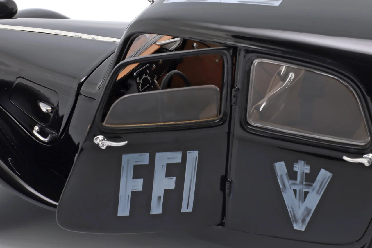 1/18 Solido 1944 Citroen Traction 7 FFI (Black) Diecast Car Model