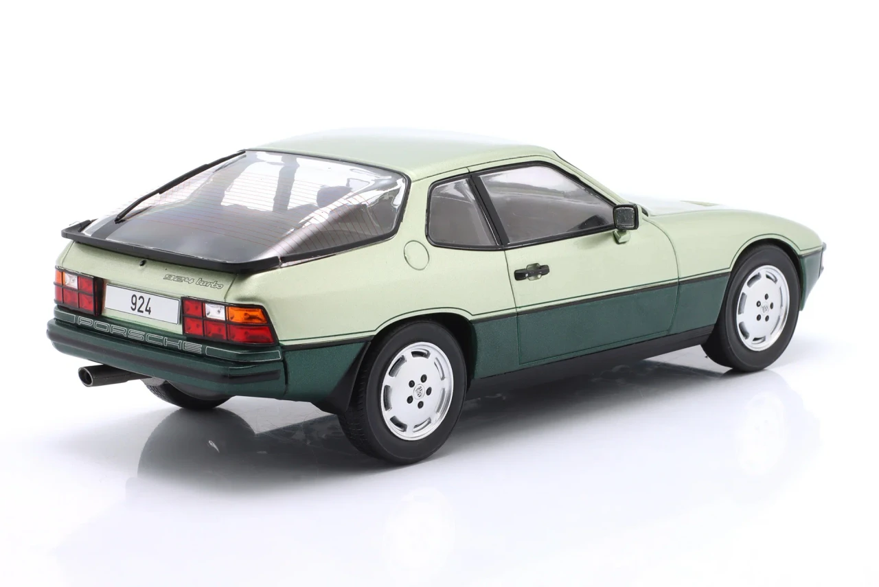 1/18 ModelCarGroup 1979 Porsche 924 Turbo (Light Green & Dark Green) Diecast Car Model