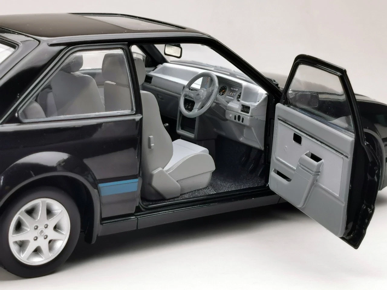 1/18 Sunstar 1984 Ford Escort RS Turbo (Black) Diecast Car Model