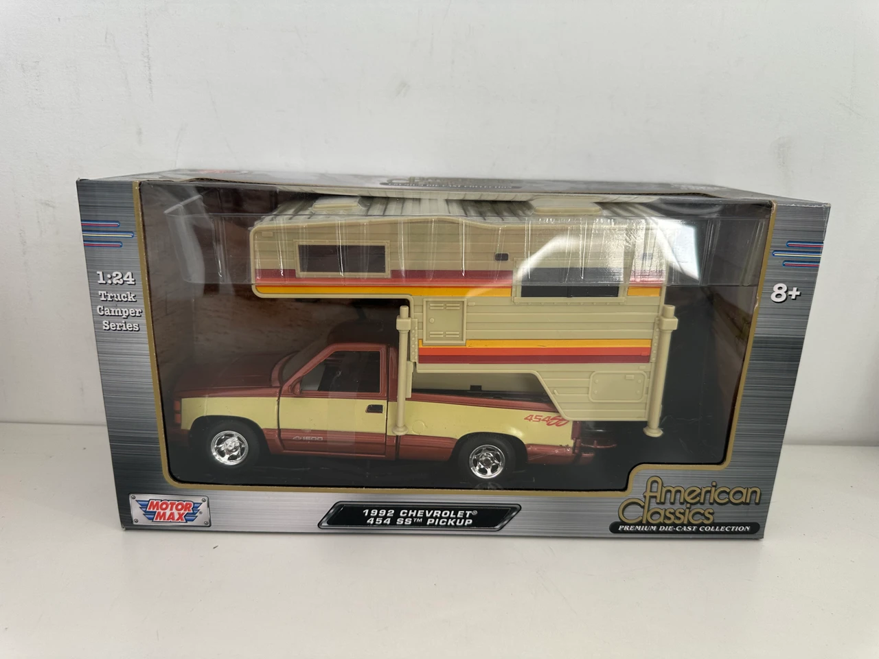 1/24 Motormax 1991 Chevrolet 454 SS Pickup Camper (Brown & Cream) Diecast Car Model